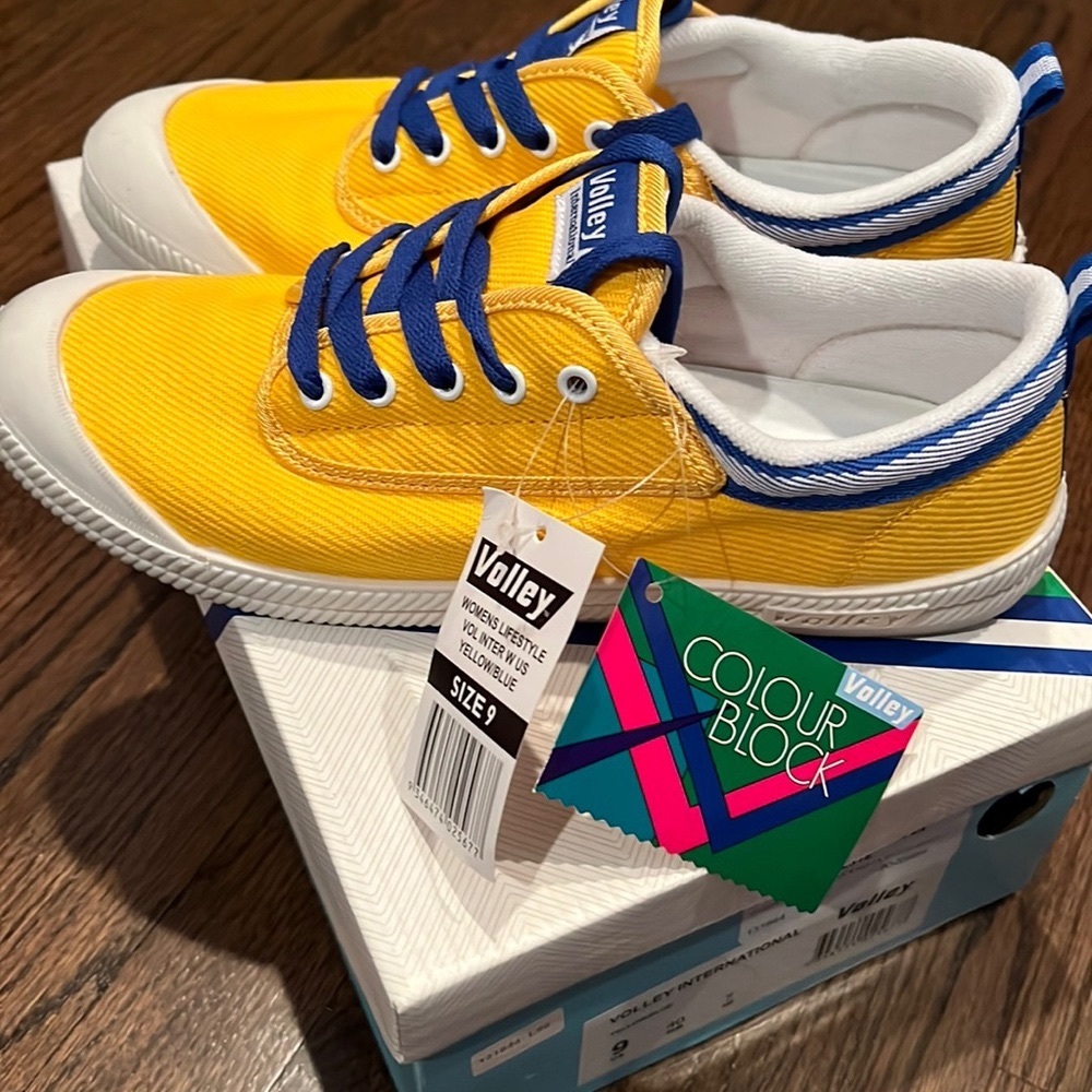 Volley brand new sneaker, size 9